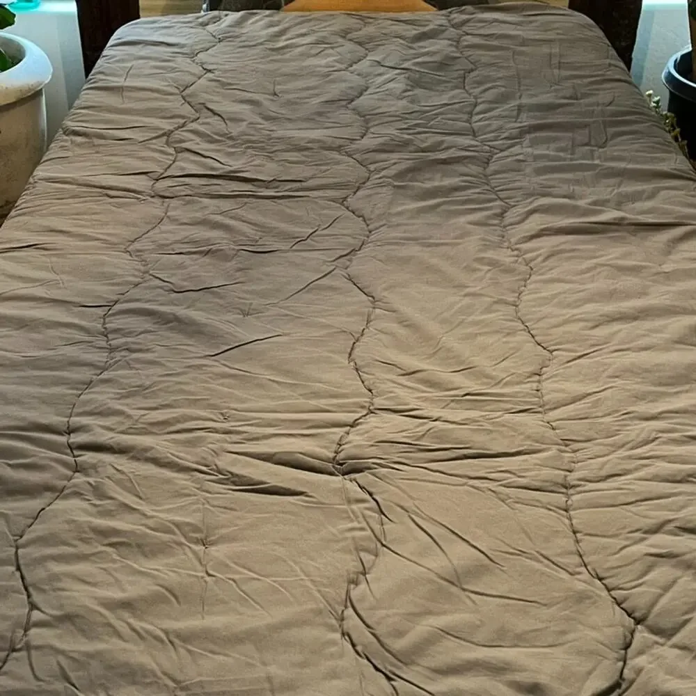 Pottery Barn Teen Emily & Meritt Scallop Ruffle Twin Quilt Comforter Charcoal